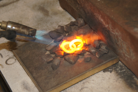 Did you know? ❔
Every Furrer Jacot ring is handcrafted in Schaffhaussen, Switzerland by talented Goldsmiths. Each ring is then flown back to the UK in time for your dream wedding including a LIFETIME warranty. 
Browse all designs here...👇
furrer-jacot.com/uk/weddingrings 

#weddinghour