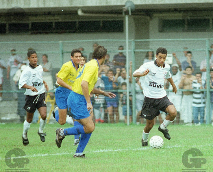 osTimoneiros's tweet photo. Em tarde inspirada do atacante Marques, Corinthians goleava o Araçatuba no Pq São Jorge e se recuperava no Campeonato Paulista de 1995 https://t.co/U4aigaCqK1 https://t.co/nq7LLnttZO