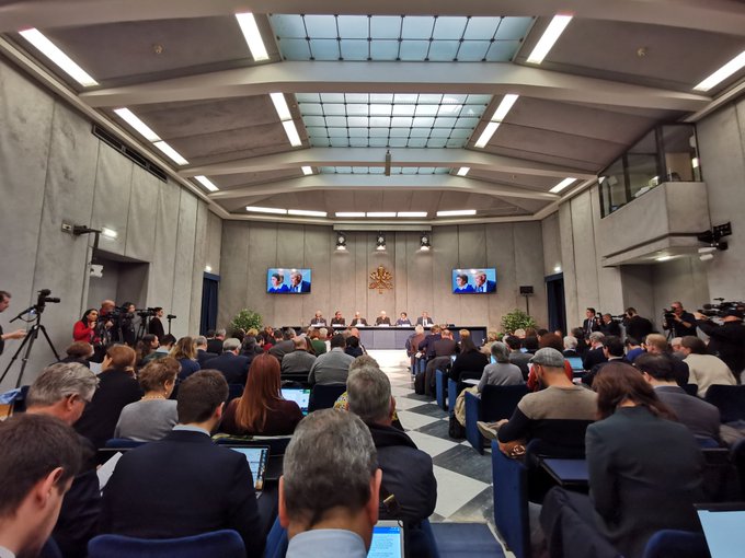 Rueda de prensa en el Vaticano