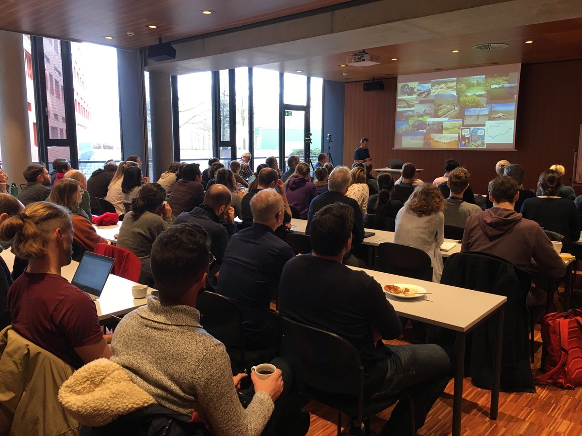 hmlfpereira's tweet photo. Packed room for Wilfrid Thuiller speaking ⁦@idiv⁩ seminar about the role of scale in biodiversity ⁦@GEOBON_org⁩ https://t.co/Km1Y5Sk7e7