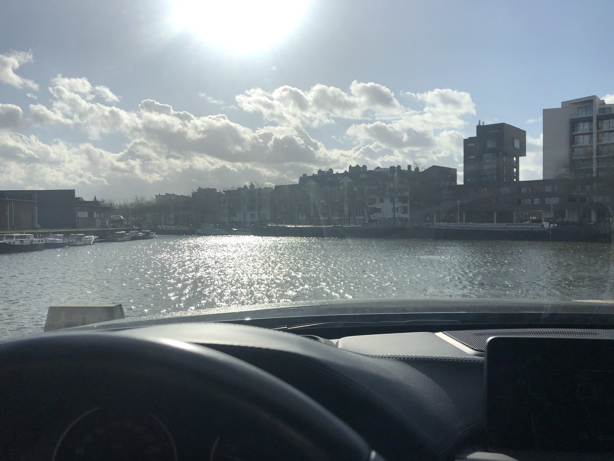 Snel snel in de auto MacDo lunch verorberen is niet erg met dit uitzicht en Stevie Wonder op de radio 👌🍀😁 #2800 <a href="/StadMechelen/">Stad Mechelen</a> <a href="/Radio2Antwerpen/">Radio2 in Antwerpen</a>