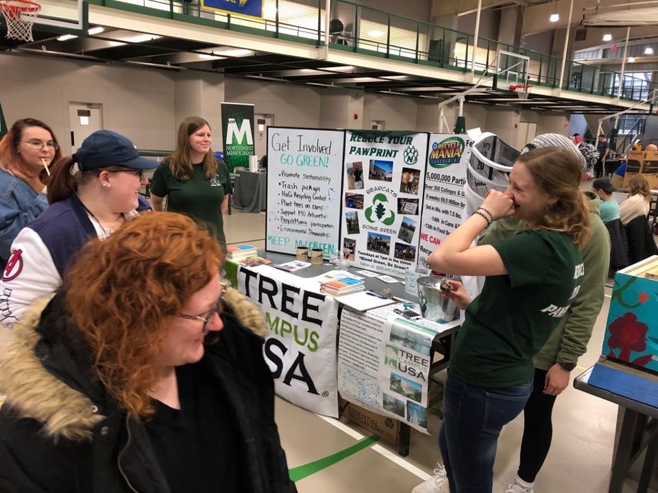 Hey Bearcats, if you haven’t yet, make sure to swing by the Student Organization Fair and visit Bearcats Going Green’s booth to hear about everything we do on campus to promote sustainability. We’ll be there til 2!

P.S. a- We have free stickers and buttons!
