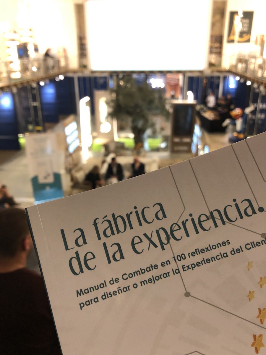 hereniacasasjua's tweet photo. #lafabricadelaexperiencia ⁦@PangeaES⁩ ⁦@onsoluciones⁩ Manual de combate imprescindible para diseñar y Mejorar la #experiencia de #cliente Gracias por la invitación y por una tarde estupenda! https://t.co/UG925krFhP