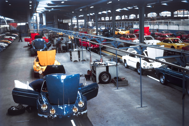 AlpineCarsFR's tweet photo. Les couleurs Alpine ont une histoire.
La première #AlpineA110 vendue en 1963 à un particulier était de couleur “Gris Montebello”. 
Quelle est l’histoire de votre couleur Alpine ? https://t.co/d8SpK1VTrs