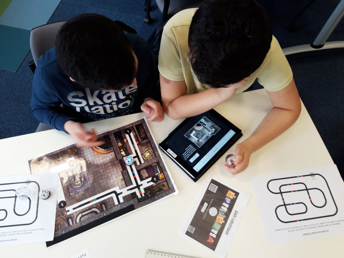 ELJAMALI7's tweet image. #épidémia, c&apos;est un défi robotique ludique durant lequel les jeunes découvrent les différents modes de programmation du robot @Ozobot tout en s&apos;amusant #PenséeInformatique #CodageLudique