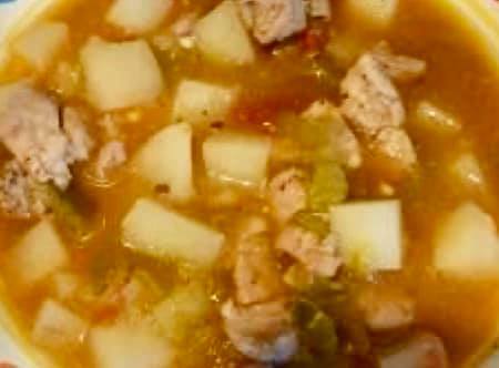 ESPC_LLC's tweet image. On the start of a Chilly Day ❄️⛄️ we would like to start your day with our HOMEMADE GREEN CHILE BEEF POTATO SOUP ( Cadillo ) . Served with a Butter Grilled Bolillo‼️😍 DELICIOSO❤️#ElSombrero #TheHat #ESPC