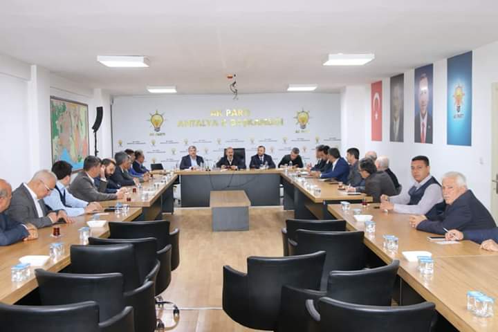 Şubat Ayı İlçe Başkanları Toplantısına FİNİKE İlçe Başkan vekili olarak katıldım.
Toplantı Genel merkez teşkilat Başkan yardımcısı İl koordinatörümüz sn.Alim TUNÇ'un katılımıyla gerçekleşti.
#InandığınYoldaYürü