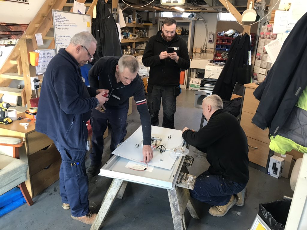 MattBaker0409's tweet photo. Great Team building exercise working together to reduce our bathroom wall mirror lights from a 40W tubular light with a new 10W strip light, @AmirCasey7 @Adam_PLR @JeffBrimblePLR well done team👍#sustainability #OneTeam #Nonnegotiable #DiamondGoGreen #Diamondresorts https://t.co/iUJP2LqqNH