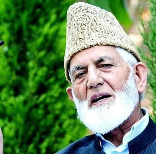 ZakirShahkar's tweet image. ہم پاکستانی ہیں پاکستان ہمارا ہے کشمیری لیڈر سید علی گیلانی 
 ہمارے الفاظ اور پیغام بالکل واضح ہیں۔۔ اس وقت سیاسی اختلاف ختم کرکے صرف اور صرف کشمیریوں اور پاک فوج کے شانہ بشانہ کھڑے ہو جاو۔۔
#KashmirUnderThreat
#IndiaUsingClusterBombs
#OperationKashmir
#Prayers4SyedAliGilani