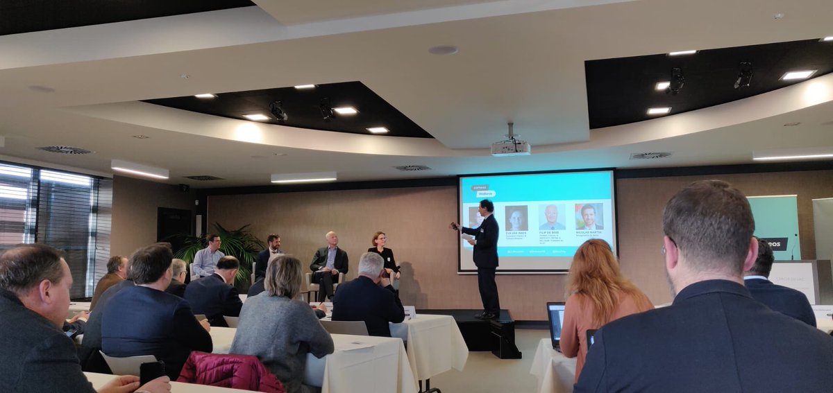 AKTforWallonia's tweet image. L’UWE participait ce mercredi à l’événement « Les magasins en #Wallonie: stop ou encore ? » de @comeos_fr. Le secteur du #commerce emploie 138000 personnes en Wallonie mais il est sous pression!