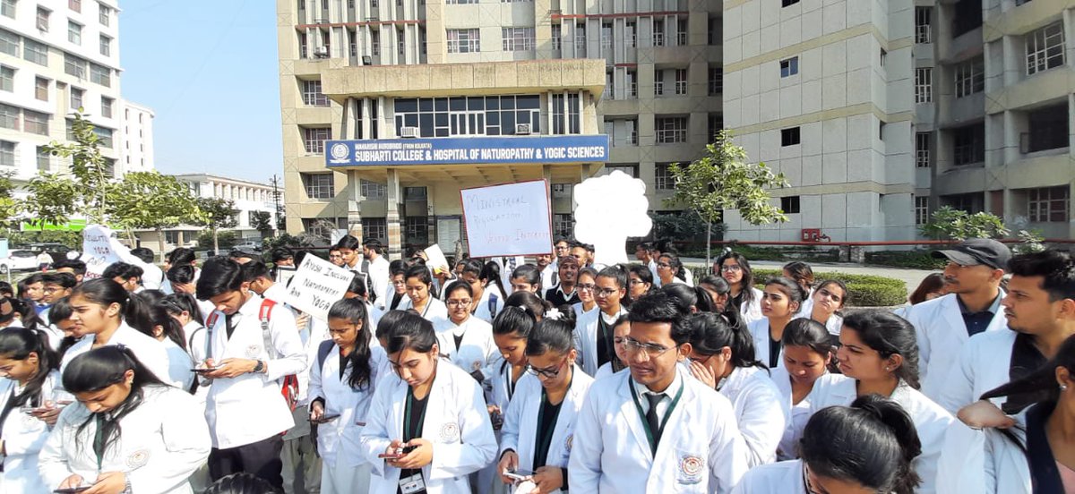 DrAbhay_MD's tweet photo. 1 day mouna Satyagraha &amp; fasting by Yoga Naturopathy students to sensitize @moayush @PMOIndia to add to NCISM #BNYS #NCISMbill #NCISM2019 https://t.co/LbIpAYv8xd