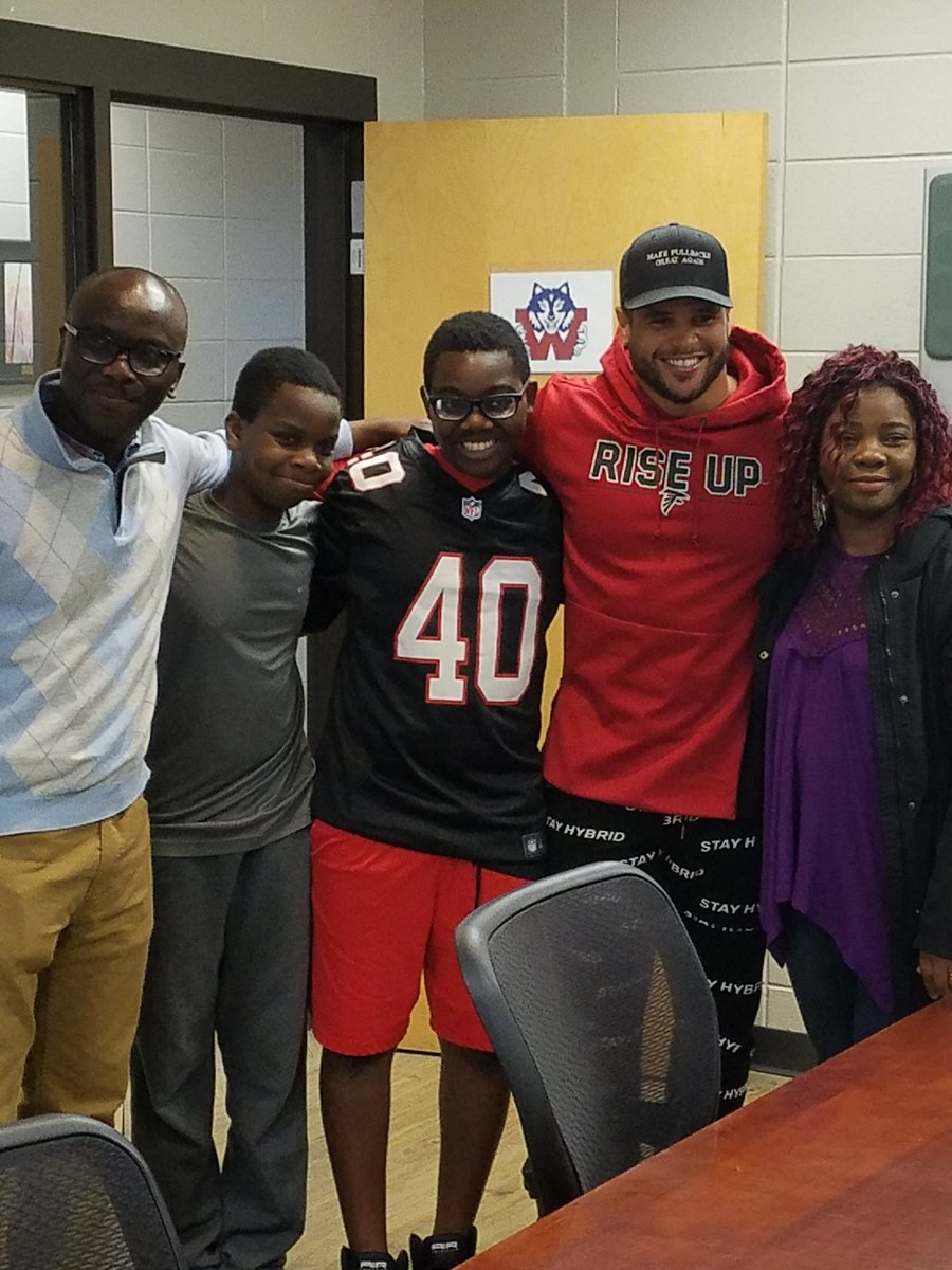 Prin_Santoro's tweet photo. Whatever you did for lunch today is nowhere close to how cool ours was at @WoodstockMS . @K_SMITH31 surprised Audric and his family for lunch today. Keith is as classy as them come, and he gave a great young man and his family a wonderful memory. @AtlantaFalcons https://t.co/OhLKn6mqRD