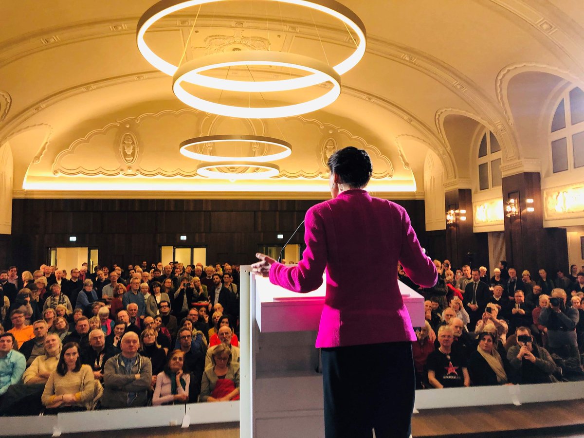 ZaklinNastic's tweet photo. Gestern hat uns @SWagenknecht in #Hamburg zum #Wahlkampf unterstützt. Wir Linken streiten für ein sorgenloses Hamburg für alle, nicht nur für die Reichen und Mächtigen. Lasst uns gemeinsam dafür kämpfen - wählt am 23.02  @DieLinke_HH mit Olga #Fritzsche &amp; @DavidStoopHH

@dieLinke https://t.co/w3jl4JUddB