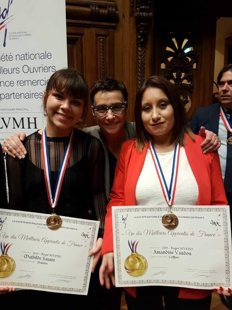 karinedesroses's tweet photo. Cérémonie à la Sorbonne pour la remise du titre des meilleurs apprentis de France en présence de  Muriel PENICAUD et de Bruno Lemaire.
Fière de nos deux apprenties de notre CFA qui obtiennent le titre de MAF.
Bravo à #MathildeSausin et à #AmandineVaudon.
#CMA86 
#APPRENTISSAGE https://t.co/jpMMN6Zw9T