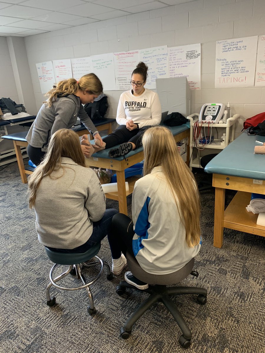 Buffalo_AT's tweet photo. This morning #SPHHP hosted about 30 high school students from the health sciences academy at Lancaster High School. PT, OT and #AT each a hands-on activity to teach them about the profession. We love engaging with the community like this! #UBuffalo #CommunityEngagement https://t.co/Q9fpv6FhSP