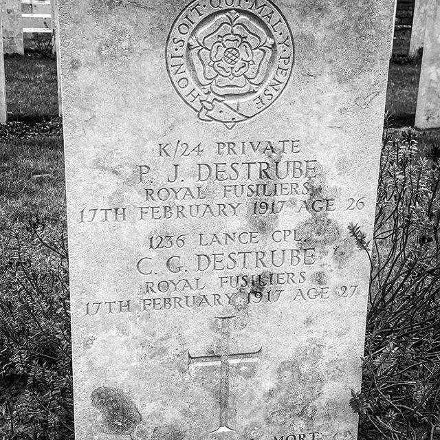 BattlefieldDisc's tweet photo. The Destrube brothers, age 26 and 27. Both died on 17 February 2017 while serving with the Royal Fusiliers in the Somme. Today, they are buried together. Remember them. 
@commonwealthwargraves 
#lestweforget 
#lestweforget🌺 
#sommebattlefields 
#ww1
… https://t.co/OYGb0D61XF https://t.co/i82OAy3TiR