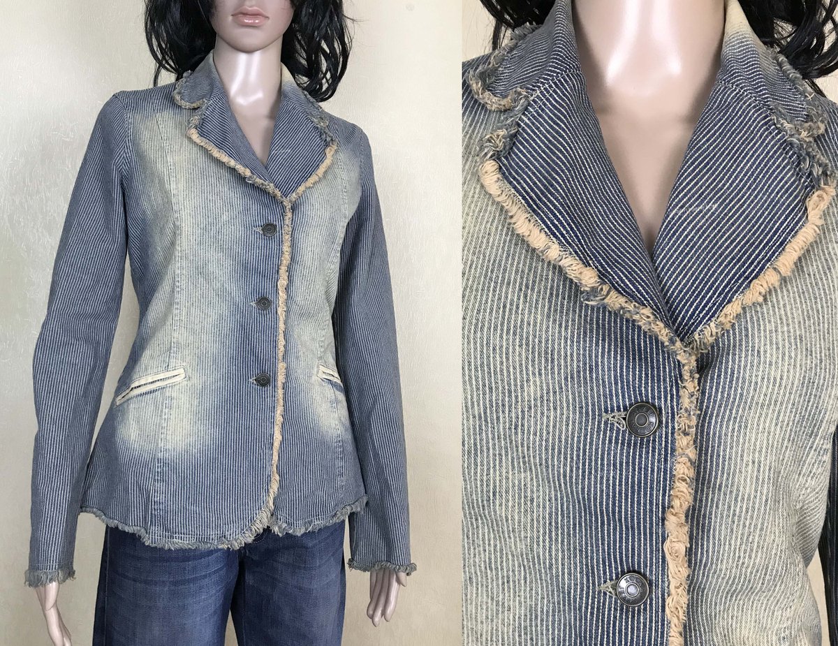 Denim Cropped Jacket by KOOKAI JEANS, 90s vintage, Size S 

etsy.me/39t8Ez9

#jeanjacket #vintagedenimjacket #bluejeanjacket #croppedjacket #cropjacket #croppeddenimjacket #vintagejeanjacket #shortdenimjacket #denimcropjacket #denimtop #90sjeanjacket #bohojeanj