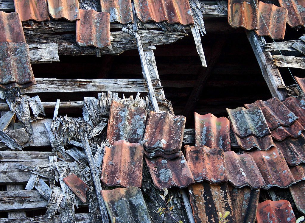 We hope everyone’s buildings are still standing after that storm !
If your roof has been affected by the recent weather please contact us.

#stormciara #southeast #roofing #contractors #storm #roofing