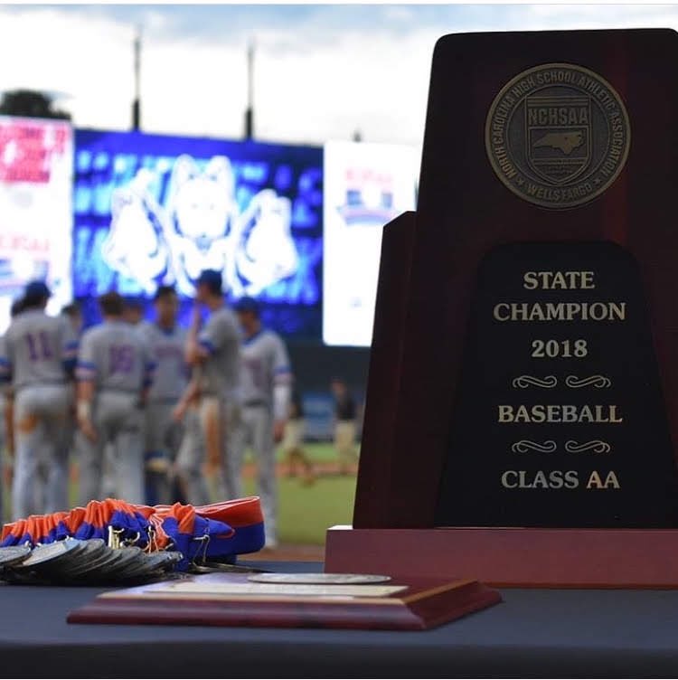 WHSDiamondBB's tweet photo. Are you willing to sacrifice everything, mentally, physically, and emotionally to return to this one more time? If so it begins today, one play at a time!! #ROLLPACK
#MakeitTEN https://t.co/y2rmb2TqL5