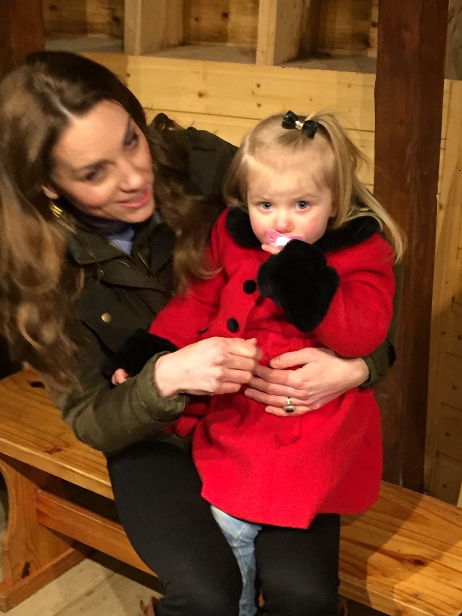 earlyyearsorg's tweet photo. The Duchess of Cambridge, Kate Middleton meeting Dulcie Mae from Ballybeen women’s centre at the Ark Open Farm, Newtownards. Early Years delighted to support and participate in #5BigQuestions on the under 5s. https://t.co/peL3X6F6xE https://t.co/YjvsH13rQj