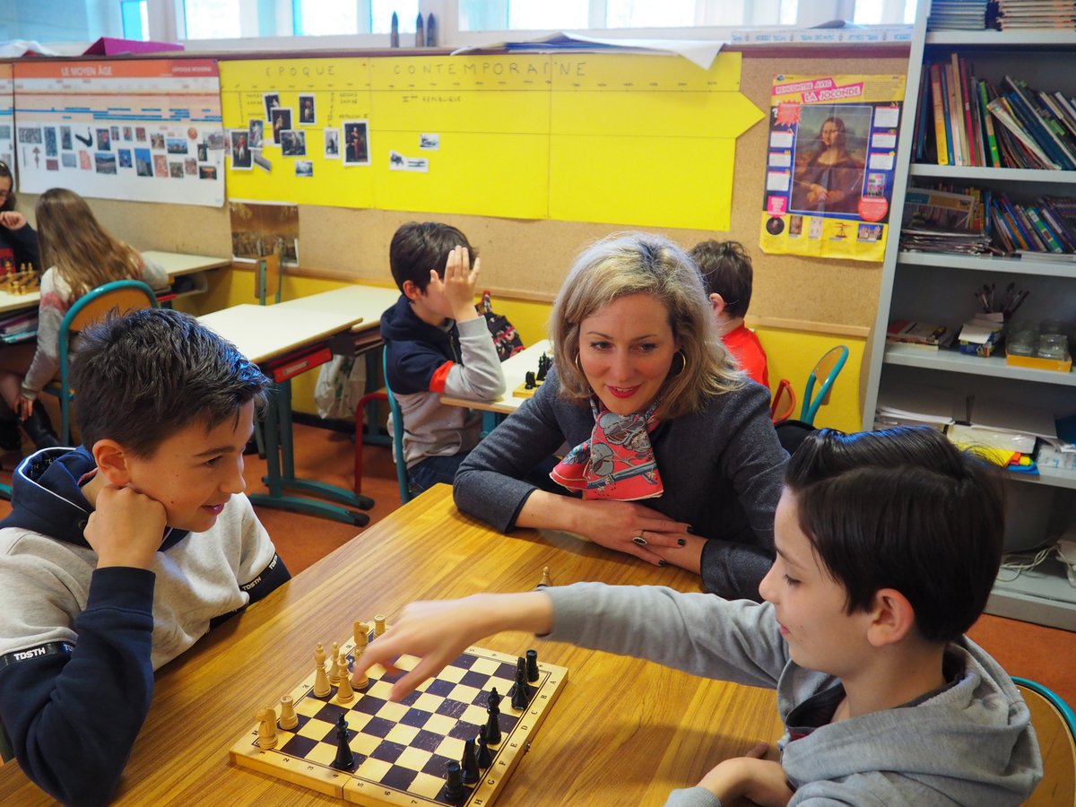 ➡Projet 'Échecs et Maths' ce matin à l'école primaire de #MignalouxBeauvoir @DSDEN86 ➡️Exemples concrets des apports du jeu d'échecs pour apprendre autrement les #mathematiques ↪️De la maternelle au CM2 #Math2020