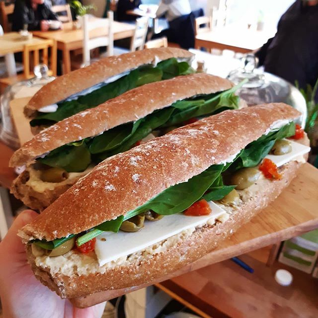 ChapterOneCS's tweet photo. Our lovely Mediterranean sandwich with home made hummus, mozzarella, sunblushed tomatoes and olives on a germagrain petit pain from our local French bakery 👌🏽💛 °
#mediterraneanfood #whatveganseat #veganedinburgh #chapteronecoffee #lunchideas #edinbur… https://t.co/RsmW61CEwz https://t.co/8wwcH8Fsjl