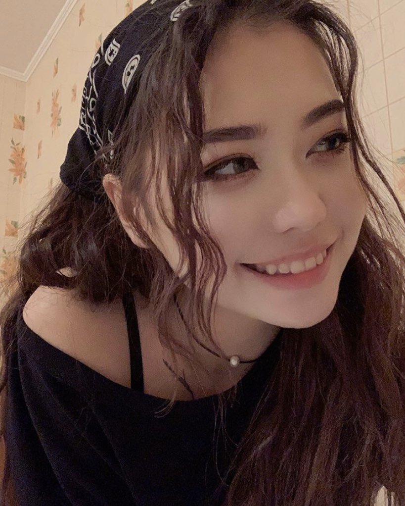 qpopsalem's tweet photo. Мынаны салмасқа болмады енді😍💔
#crystalz
#qpop https://t.co/pVWJkZlmWb