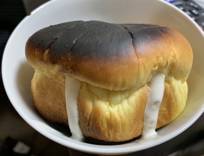 引用RTは通知は来るけど容赦なく流れて行っちゃうので確認出来てない感想も多分ある。何か書いて下さった方申し訳ない。画像は生クリームパンをトーストしたら泣いちゃった時のやつ。 