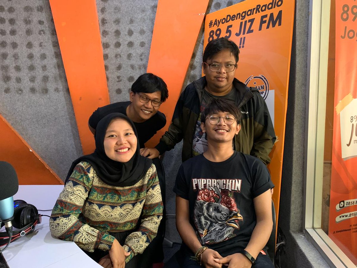 sob, ada <a href="/fix_indonesia/">FIX Management</a> nih yang ngobrol bareng di #JAGOAN tentang single barunya "Hujan Rindu". yuk stay tune terus w/@auliiaaisti 

jogjastreamers.com/jiz-89.5-fm.ht…