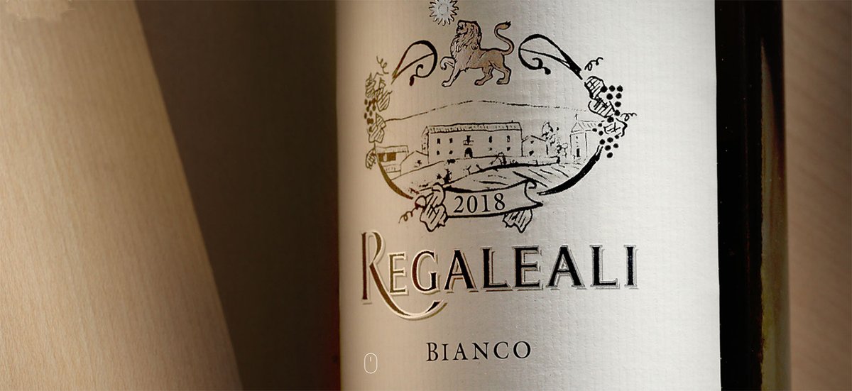 Un #vin blanc d'une grande légèreté, où les cépages autochtones siciliens prédominent largement. <a href="/TascaWine/">Tasca d'Almerita</a>  <a href="/WinesOfSicily/">Wines of Sicily</a> #wine 👉 bit.ly/39ttDC8