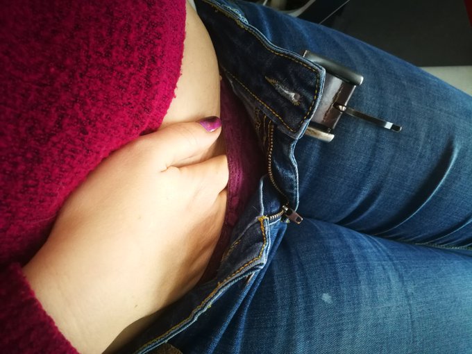 Che noia lavorare....🤫🤫 Chi mi fa compagnia?? ...Eros non pu&ograve; venire da me 🥺🥺  -Pollon- https://t.co<a href="/tag/thongthursday"class="tags"><span>#thongthursday</span></a><a href="/tag/naked"class="tags"><span>#naked</span></a><a href="/tag/horny"class="tags"><span>#horny</span></a><a href="/tag/pussy"class="tags"><span>#pussy</span></a><a href="/tag/nudes"class="tags"><span>#nudes</span></a><a href="/tag/g"class="tags"><span>#g</span></a>