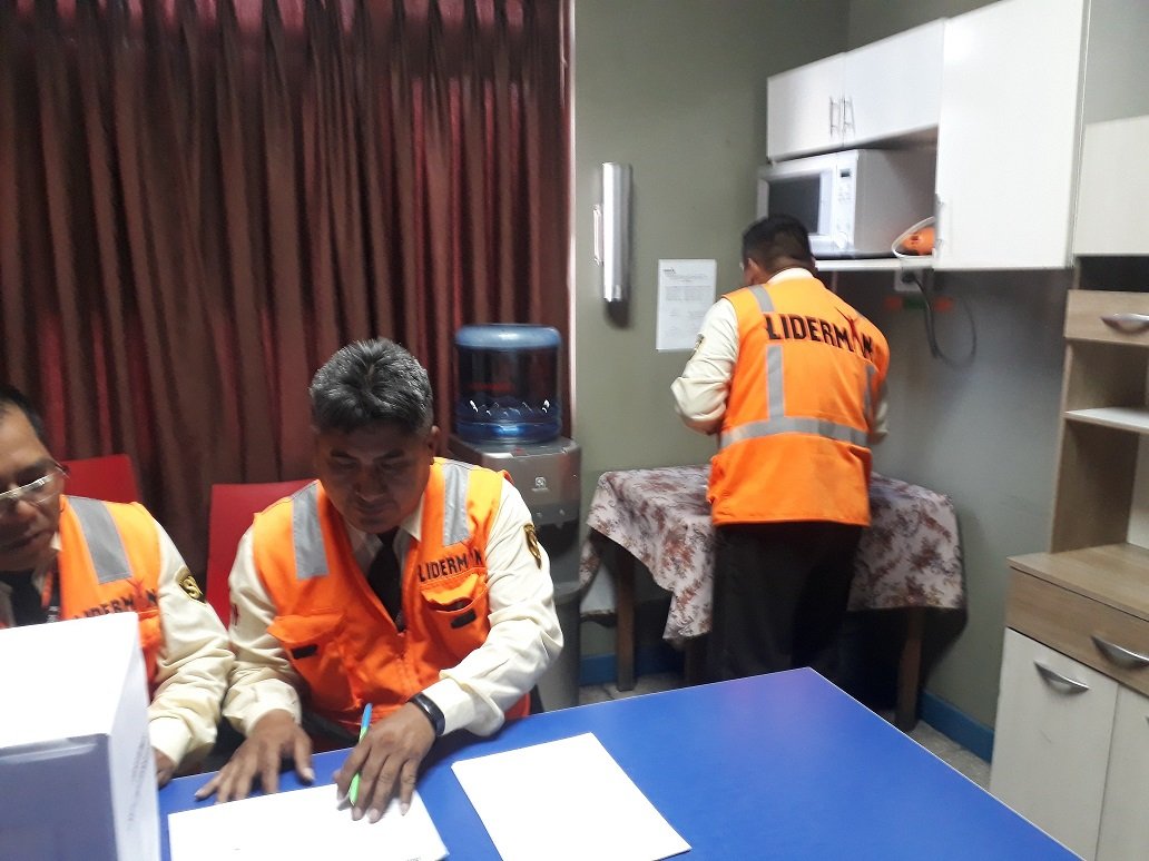 Christi34200062's tweet photo. Cumpliendo nuestro deber... elecciones de Comité de seguridad en importante cliente Minsur Pisco... https://t.co/AHxumJvVtb