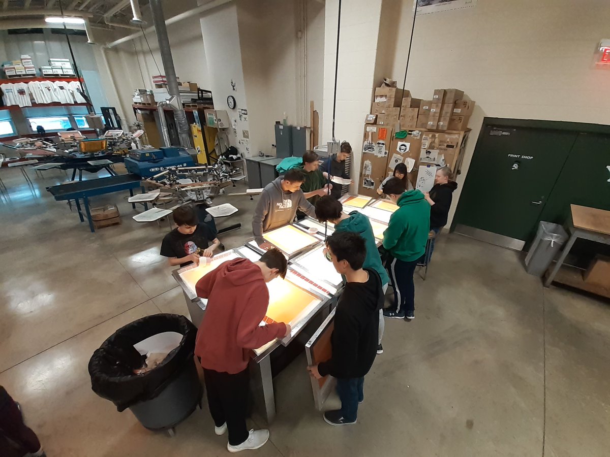 YorkINDTECH's tweet image. Students in Screen Printing getting screens prepped to print! #ignitd205 @YorkD205