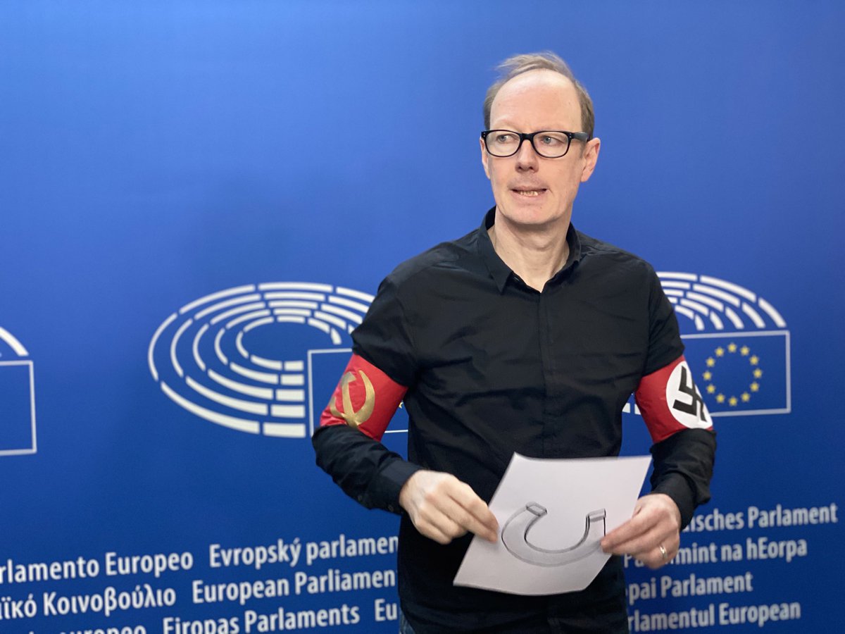 MartinSonneborn's tweet photo. Habe mich gerade im EP in einer kurzen Rede mit der sog. #Hufeisentheorie auseinandergesetzt. Ergebnisse später an dieser Stelle... ExtremismusSmiley! https://t.co/QXAgBDQtBV