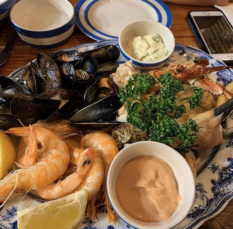 thescallopshell's tweet image. Did you know you can build-your-own shellfish plate? Perfect as a sharing starter or a main...🦀🦐
📸: indrajjaa
#dinnerideas #shellfishplate #thescallopshell