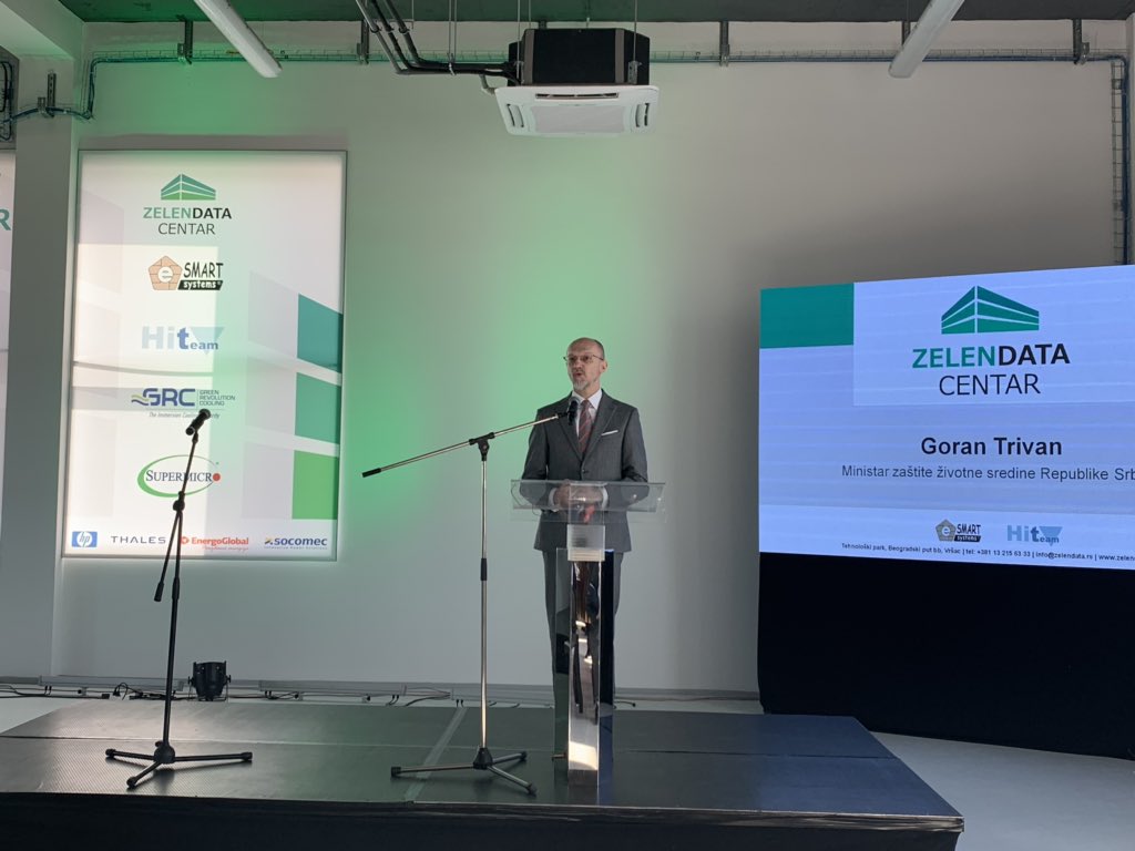 MinistarstvoZZS's tweet photo. Ministar #Trivan na svečanom otvaranju prvog ZELENDATA centra u Srbiji, koji koristi inovativno rešenje za hlađenje serverske opreme čime je količina potrebne energije smanjena za 90%. #zaštitaživotnesredine #ekologija #inovacije #tehnologija #datacentar #Srbija 🌱🌳 https://t.co/v7oUXUhbOj