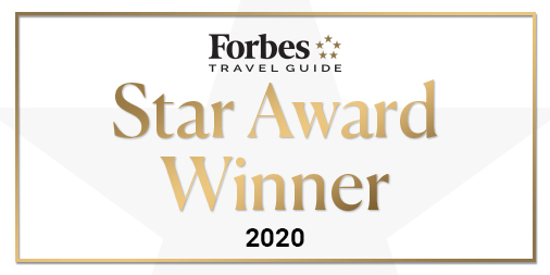 Let's raise a glass to The Ritz-Carlton, Dallas for being recognized as a Forbes Travel Guide Five-Star Hotel for 2020. 
Read more: ctt.ac/7eSvJ 
#FTGStarAwards @forbesinspector