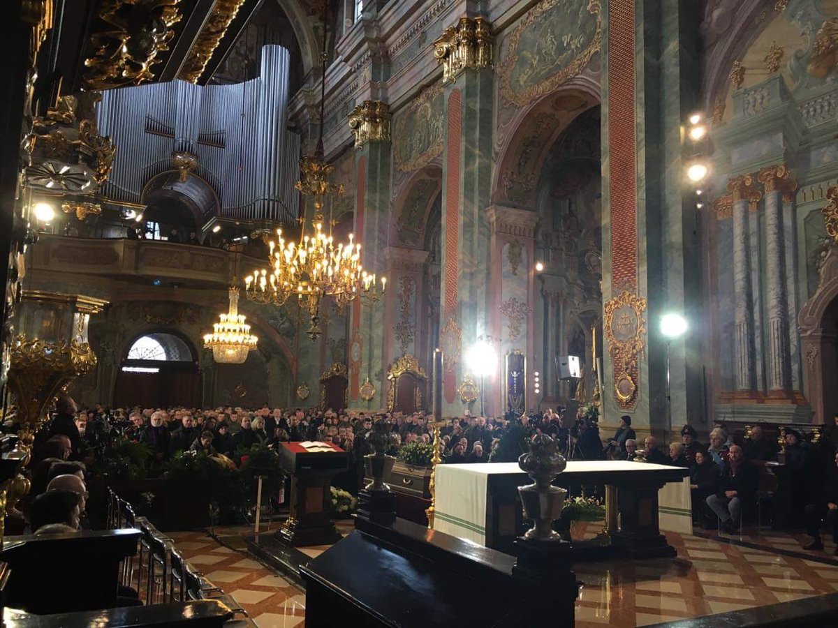ArchLubelska's tweet photo. #Pogrzeb #Lipko #Lublin #Archikatedra Zdjęcia: Małgorzata Oroń @GoskaOron #RadioPlusLublin https://t.co/SkdIPBezck