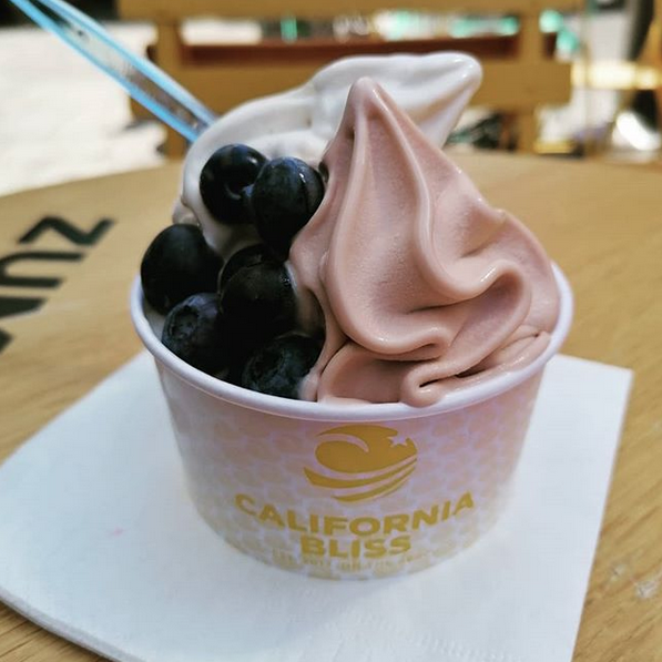 CaliforBliss's tweet photo. Publiez vos photos avec le #californiabliss, l'auteur de la photo la plus likée ce mois-ci remportera un bon de dégustation valable dans notre Boutique Parisienne. 😍
@lesmotsdemado1203
#californiabliss #jeuconcours #froyo #frozenyogurt #paris #aixenprovence #nice https://t.co/j6pPWwfOx2