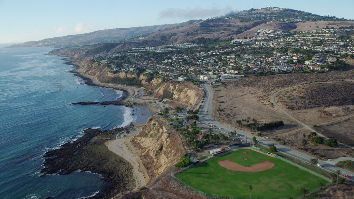 BaseballBros's tweet photo. It would be amazing to play a baseball game at Fromhold Field in California 😍⚾️ https://t.co/BiiIvVsIZd