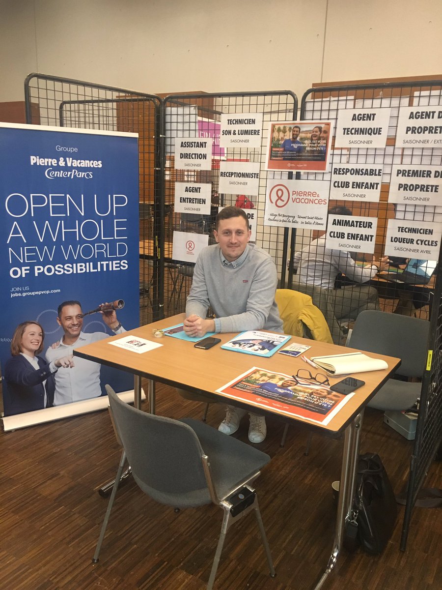 Romain_Pois's tweet image. On recrute chez #PierreEtVacances @PVPortBourgenay pour la #Saison2020 au salon de l’emploi des @lessables avec notre nouveau manager animation #Arnaud