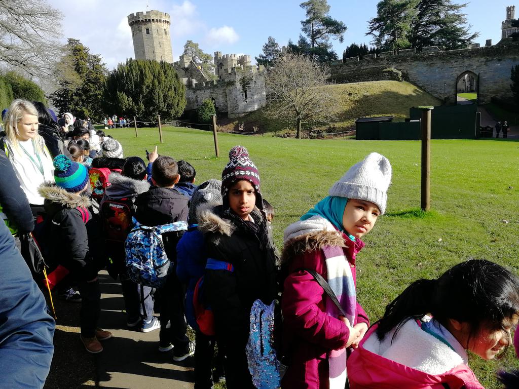 CORENansenLib's tweet photo. Another few photos from Year Two's trip to @WarwickCastle they met LOTS of peacocks, a buzzard, a kite and found these very snazzy helmets! #COREopportunity https://t.co/8H6P9kqYEb