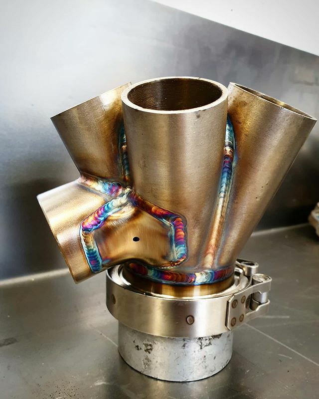 One of the most important parts of the manifold - the collector. This one is a 6 into 1 built with our prefur collector legs and a Garrett V band fitting
#waltonmotorsport ift.tt/31LTv9H