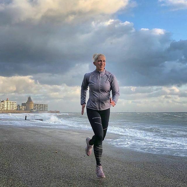 runnerswanderlu's tweet photo. Natalie @glamrunner ✨ BATTLING  THE STORM ✨

Follow @runnerswanderlust 
and tag #runnerswanderlust for a chance to be featured .
WOW, it’s crazy with the winds the last few days. It was so much fun running today, tough and challenging, but fun.
.
I enjoyed the amazing views,… https://t.co/p3YOraLYNa