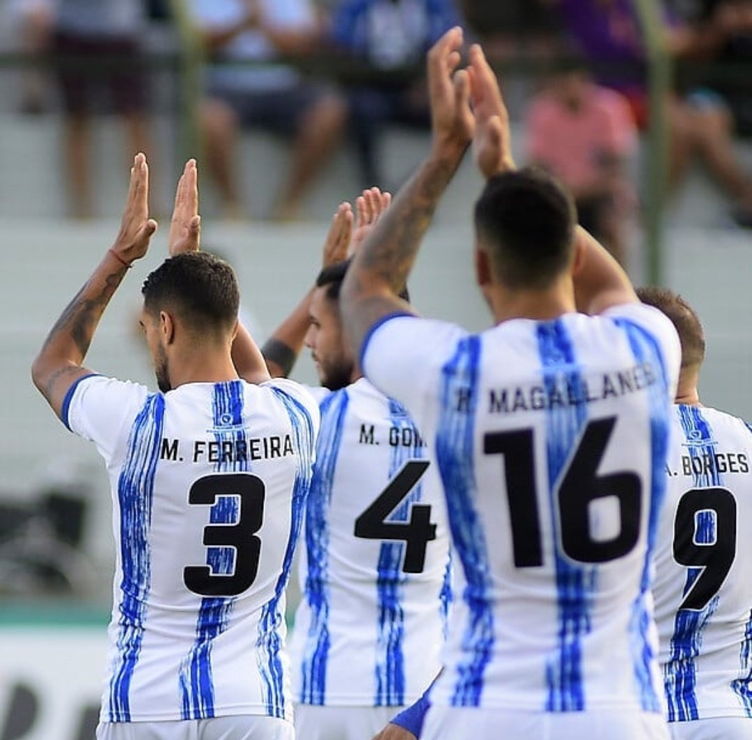 El_Mago_Lobato's tweet photo. Llego la hora, es hoy, cuando mas se hace historia vamo @CerroLargoFc  hoy nos traemos la clasificacion de chile..!!!!
🔵⚪🔵⚪🔵⚪ https://t.co/b0NRwjZKBl