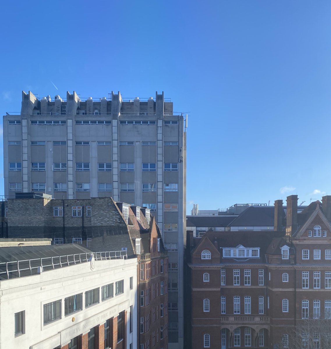 RGouldingUoM's tweet photo. A sunny day in London. My office and view for the day: Alexandra House, Queen Square. Thank you to @UCLBehaveChange for hosting me. #NIHRtrainee https://t.co/fql97stb4h