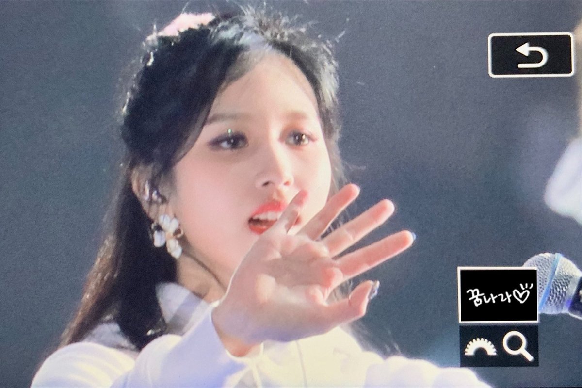 minari_chile's tweet photo. [#PREVIEW 🍭/11.02.2020]
TWICELIGHTS en Japón - #Mina
#TWICE  #트와이스  #미나 #ミナ #TWICEComebackToChile #GetWellSoonMina #WeLoveYouMina #FeelSpecial_Mina #OurSpecialMina
#WelcomeBackMina
#4YearsWithTWICE © @ A quién corresponda | Mina Chile 🐧 [Fran 🌸] https://t.co/0KDsl90HkF