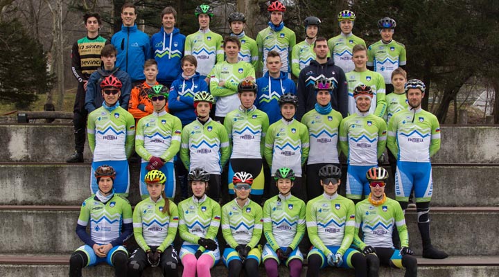 mtbsi's tweet photo. #tahitre ⚡️
Reprezentanca @kolesarskazveza v Ajdovščini
Blaža Pintarič zmagovalka #HEROWorldSeries Dubaj
Datumska rošada v seriji #SloEnduro
Snežni PSL Peca odpovedan
https://t.co/x0mv7pDqgJ tudi o makadamu
Zgodnje prijave na #TransJulius
... in še kaj!
https://t.co/3yFM6Eiv4r https://t.co/TohIQtxquT