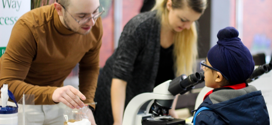 MyNottingham's tweet image. Check out the Curiosity Market in the Victoria Centre Market today (10am-4pm) – part of @NottsFOSAC:
✅ Microbe Madness
✅ Reaction Time Test
✅ Physics Fun
✅ DNA activities
Find out more here: nottsfosac.co.uk/event/curiosit… #FOSAC #CuriousNotts