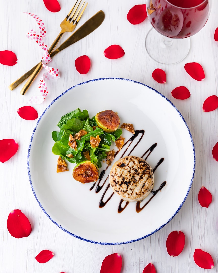 From the very first bite in to the oozy, gooey Baked Camembert… your mouth will be coated with intense and delicious flavours 🤤

bit.ly/2vvUqPd

#ValentinesDay #AphroDELIac #DateNight #CamembertCheese #Figs #InidgoDeli
